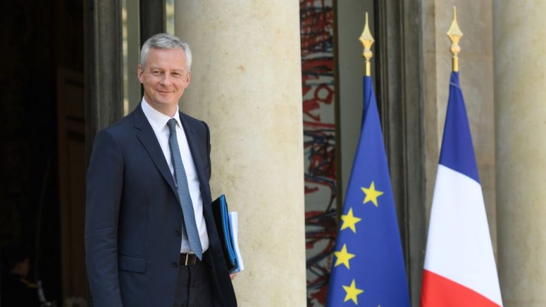 Le ministre français de l'Economie Bruno Le Maire quitte le palais présidentiel de l'Elysée à Paris. Photo CHRISTOPHE ARCHAMBAULT / AFP / Getty Images