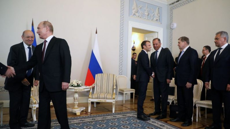 « Je crois très profondément que la Russie a son histoire et son destin dans l'Europe", a déclaré M. Macron. Photo : LUDOVIC MARIN / Getty Images