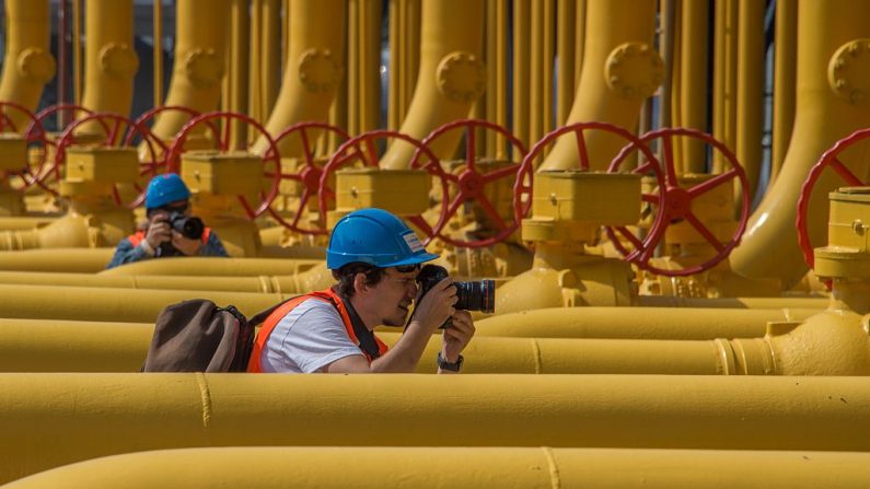un méga-projet de gazoduc à travers l'Afrique de l'Ouest a été signé dimanche à Rabat. Photo JOE KLAMAR/AFP/Getty Images;