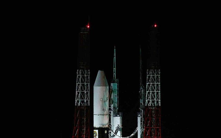 La fusée japonaise H-2A rejoint la rampe de lancement du Centre spatial Tanegashima de l'Agence japonaise d'exploration aérospatiale sur l'île japonaise de Kyushu le 3 décembre 2014. Photo JIJI PRESS / AFP / Getty Images