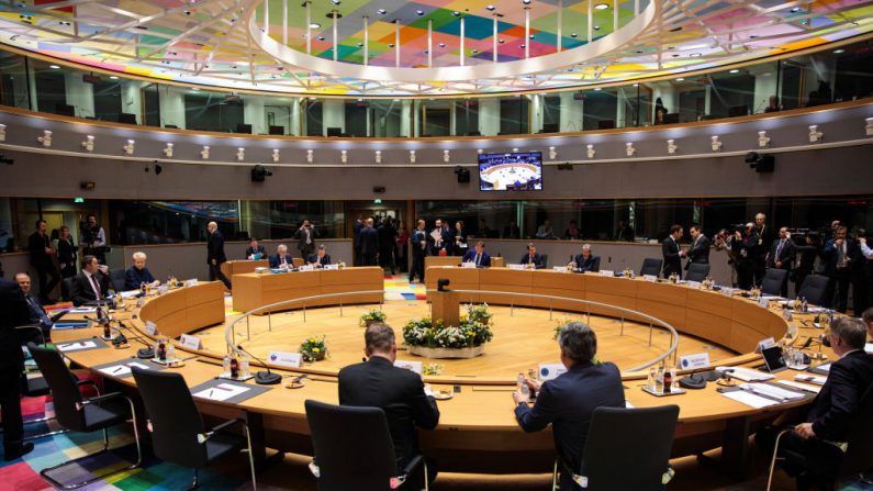 Mme Merkel a relativisé l'importance de ce rendez-vous, où au moins seize pays seront présents, affirmant qu'aucune décision impliquant les 28 de l'Union européenne n'était à attendre. Photo par Jack Taylor / Getty Images.