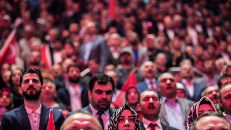    La Turquie a organisé des élections législatives et présidentielles aujourd'hui le 24 juin 2018, considérées comme importantes car elles transformeront le système de gouvernement turc en une présidence exécutive .   Photo  BULENT KILIC/AFP/Getty Images.