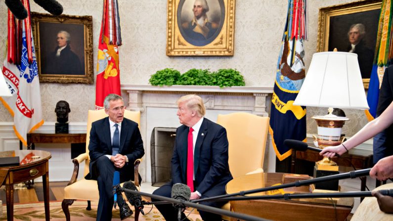 e président Trump a un message clair sur le commerce, mais il a aussi un message clair sur l'engagement américain en Europe. Photo  Andrew Harrer-Pool/Getty Images.