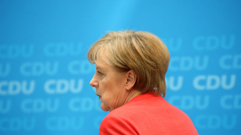 18 Juin, Merkel a tenu une conférence de presse sur le désaccord de la politique des migrants. Photo par Sean Gallup / Getty Images.