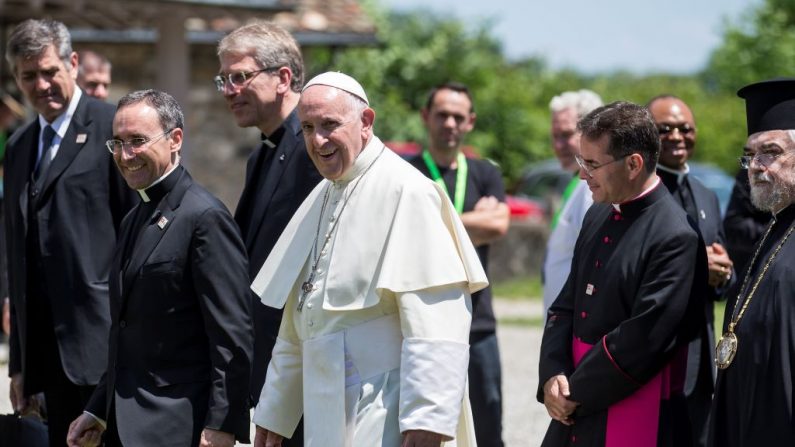 France: plus en paix avec les catholiques, Macron rend visite au pape mardi. Photo ALEXANDRA WEY / AFP / Getty Images.