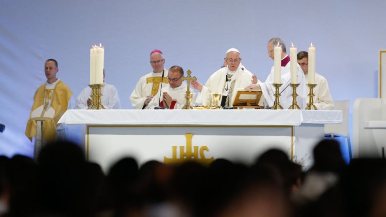 Le Pape François célèbre la messe au Palais des Congrès de Palexpo à Genève, le 21 juin 2018, à l'invitation du Conseil Mondial des Eglises. Photo PIERRE ALBOUY / AFP / Getty Images.