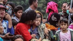 Naufrage en Indonésie: l’anxieuse attente de proches de victimes