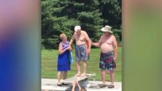Un vétéran de 95 ans de l’armée de l’air plonge courageusement dans une piscine pour donner une leçon à un jeune garçon