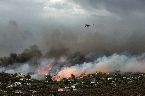 Incendies autour d'Athènes en Grèce  (Photo ANGELOS TZORTZINIS/AFP/Getty Images)