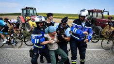 Tour de France 2018 : agriculteurs en colère, gendarmerie, gaz lacrymogènes…