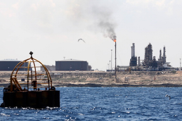   Une vue générale montre l'installation pétrolière de Zawiya en Libye. Photo MAHMUD TURKIA/AFP/Getty Images.