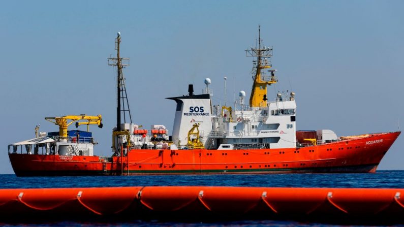 Une photo prise le 23 juin 2018 montre un navire de sauvetage Aquarius, affrété par l'ONG française SOS-Méditerranée et Médecins Sans Frontières. Photo PAU BARRENA / AFP / Getty Images.