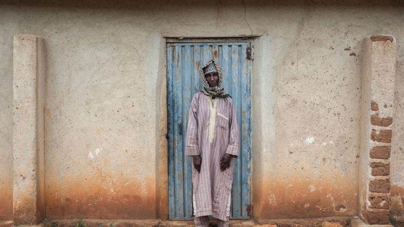 Suleiman Abbubakar, 70 ans, dans la région de Barkin Ladi, pose pour une photo le 29 juin 2018. L'Etat du Plateau au Nigeria a connu des jours de violence où plus de 200 personnes ont été tuées entre les fermiers de Berom et les éleveurs Fulani. Photo STEFAN HEUNIS / AFP / Getty Images.