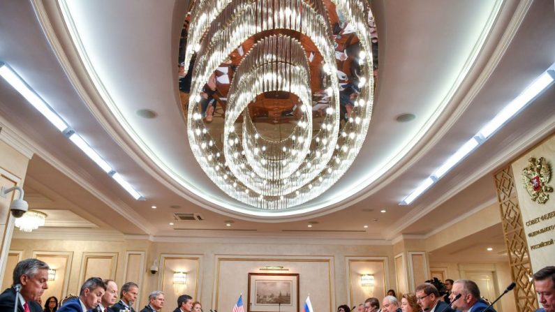 Le 3 juillet 2018. Les sénateurs républicains américains rencontrent le ministre russe des Affaires étrangères Sergueï Lavrov en préparation d'une rare visite à Moscou les présidents Vladimir Poutine et Donald Trump. Photo YURI KADOBNOV / AFP / Getty Images.