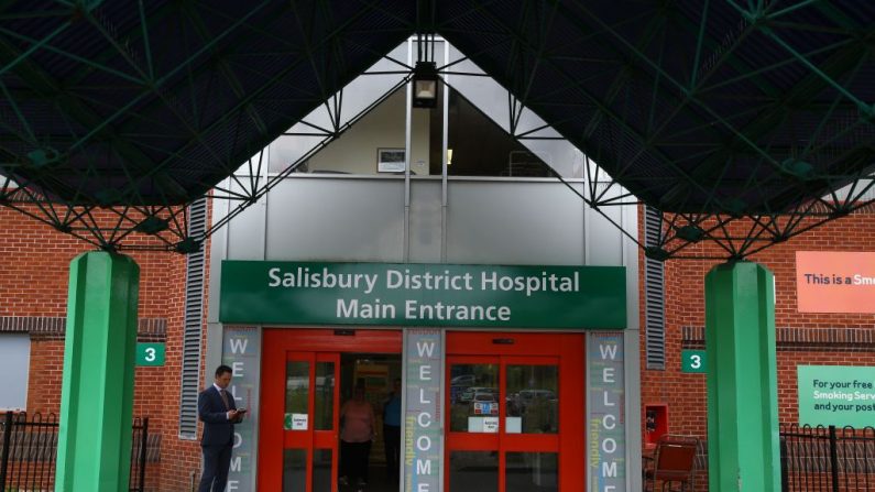 Une vue générale montre l'entrée principale de l'hôpital du district de Salisbury au sud de l'Angleterre, le 4 juillet 2018 où un homme et une femme sont dans un état critique après avoir été exposés à une substance inconnue et trouvés inconscients dans une maison à Amesbury. Photo GEOFF CADDICK / AFP / Getty Images.