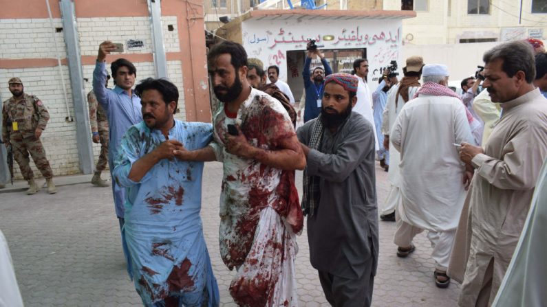 Une bombe a tué au moins 25 personnes et en a blessé plus de 30 le 13 juillet dans le sud-ouest du Pakistan. Photo BANARAS KHAN/AFP/Getty Images.