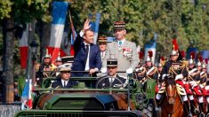 Emmanuel Macron, chef des armées, donne le coup d’envoi du défilé du 14 juillet