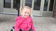 Une petite fille atteinte de paralysie cérébrale marche sans appui pour la première fois depuis sa naissance