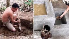 Deux jeunes hommes débrouillards construisent un puits primitif dans la forêt avec un système de filtration
