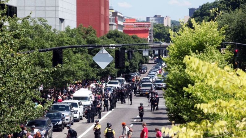 La police de Portland s'est préparée à la violence lors du rassemblement qui a fait craindre une reprise des manifestations meurtrières de l'an dernier à Charlottesville, en Virginie. Photo: THOMAS PATTERSON / AFP / Getty Images.