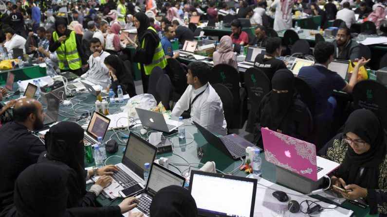 Le 1er août 2018. Les participants, dont des femmes saoudiennes, assistent à un hackathon à Djeddah avant le début du pèlerinage annuel du Hajj dans la ville sainte de La Mecque. Photo AMER HILABI / AFP / Getty Images.