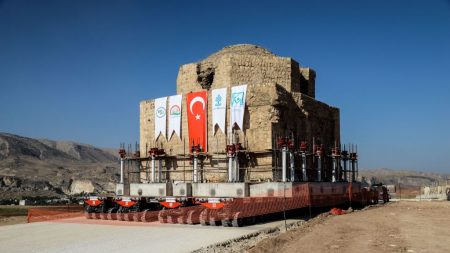 Turquie : déplacement d’un hammam historique menacé d’engloutissement