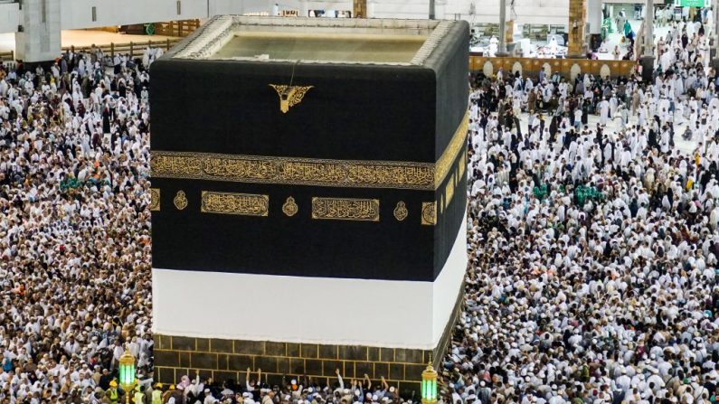 Le hajj à La Mecque commence dans la ferveur pour 2 millions de musulmans; Photo : AHMAD AL-RUBAYE / AFP / Getty Images.