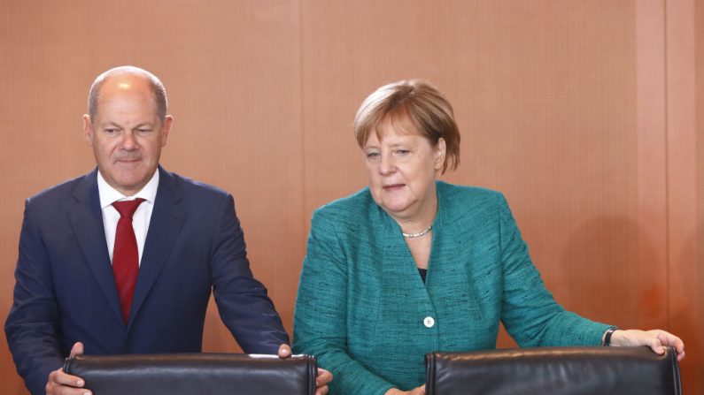 22 août : la chancelière allemande Angela Merkel et le ministre des finances et vice-chancelier Olaf Scholz arrivent à la réunion hebdomadaire du gouvernement. Photo de Michele Tantussi / Getty Images.