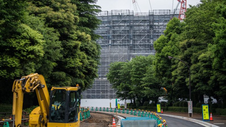 08/MAI /2018 : Les échafaudages couvrent le nouveau stade national en construction, le stade principal des prochains Jeux olympiques et paralympiques de Tokyo 2020. Photo Carl Court / Getty Images.