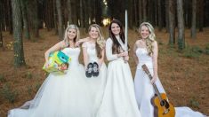 Le cœur d’une mère a « chaviré » quand 4 sœurs la surprennent avec leurs photos de groupe en robe de mariée