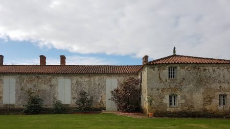 Vendée : elle loue sa maison de campagne et la récupère « totalement dévastée » pendant l’été