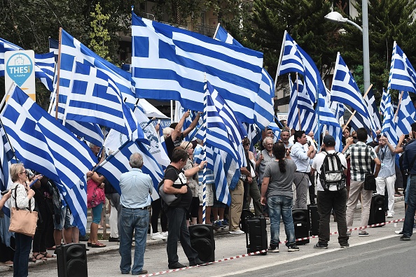 Les manifestants grecs  contre l’accord entre Athènes et Skopje sur le nouveau nom de la Macédoine et la politique d'austérité, à Thessalonique le 8 septembre 2018. (Photo : SAKIS MITROLIDIS/AFP/Getty Images)