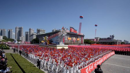 Défilé sans missiles intercontinentaux à Pyongyang, Trump se réjouit