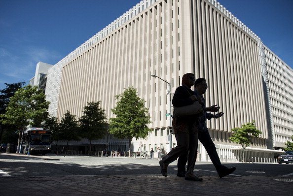 -Le siège du Groupe de la Banque mondiale à Washington, DC. Photo : BRENDAN SMIALOWSKI / AFP / Getty Images.