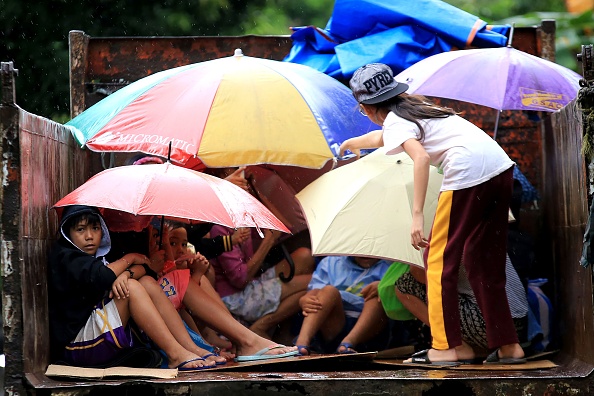 Mangkhut est le plus violent typhon depuis le début de l'année. Les autorités philippines avaient aaugmenté le niveau d'alerte, redoutant des destructions majeures. Des milliers de personnes ont fui leur logement dans les zones côtières septentrionales d'un pays régulièrement en proie à des désastres naturels. (Photo: AFP/Getty Images)