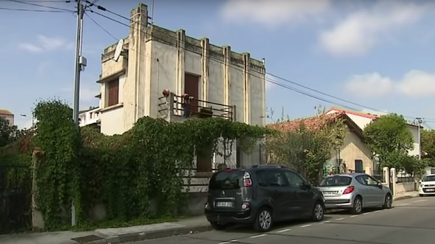 Toulouse : le propriétaire est parti en maison de retraite – sa maison est squattée et ses affaires placées sous des bâches