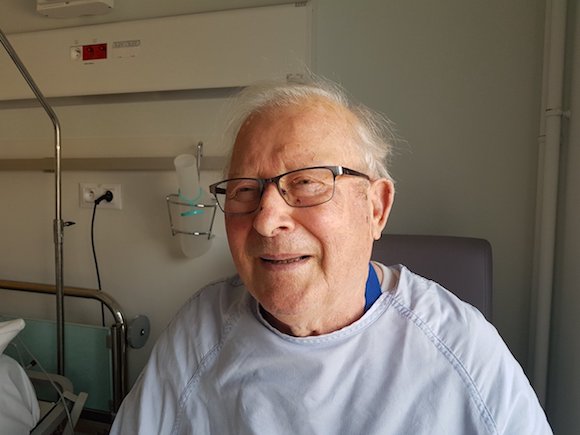 Gérard Courtois, 88 ans, a remplacé une anesthésie générale par l'hypnose. (Capture d'écranTweeter@denis_hodonou)