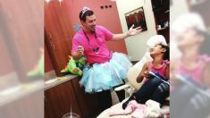 Ce dentiste se déguise en « fée des dents » pour rassurer une fillette atteinte de cancer face aux médecins