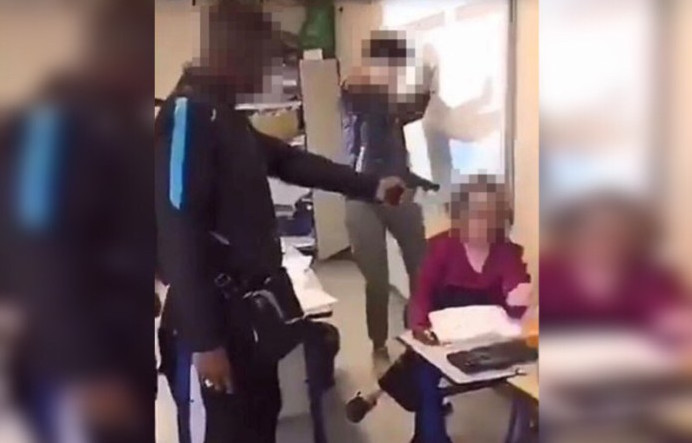 L'enseignante du lycée Édouard Branly à Créteil menacée par un élève de 16 ans avec une arme factice dans sa salle de classe