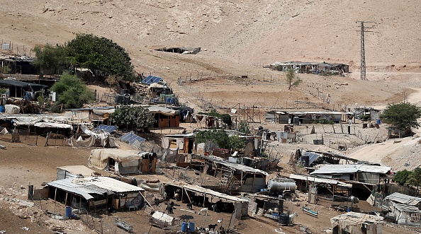-Cette photo montre le village de Khan al-Ahmar en Cisjordanie le 6 septembre 2018, après que la cour suprême israélienne eut confirmé l'ordre de raser le village. La plus haute juridiction israélienne a confirmé mercredi cet ordre, le village a été construit sans autorisation officielle. Photo AHMAD GHARABLI / AFP / Getty Images.
