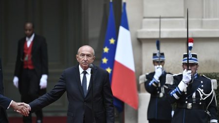 Démission de Collomb: l’exécutif en crise, Macron minimise