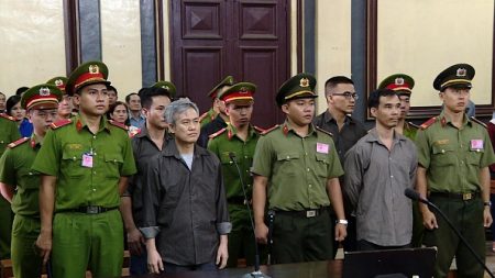 Un militant vietnamien condamné à 14 ans de prison pour avoir critiqué le régime sur Facebook