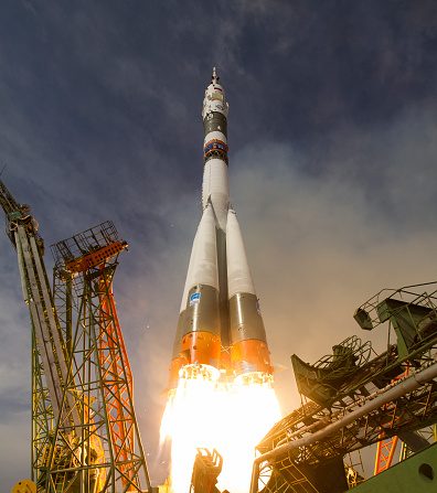 -La fusée Soyouz qui devait les emporter sur la Station spatiale internationale, suite à un problème technique elle a pu atterrir. Photo de Joel Kowsky / NASA via Getty Images.