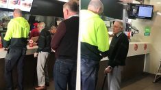 Un homme altruiste paie le café d’un retraité après avoir vu ses difficultés à sortir sa monnaie