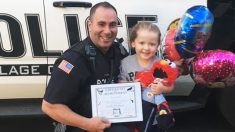 Une fillette de 3 ans ne supportait pas de voir un policier travailler seul et lui donne un « ami »