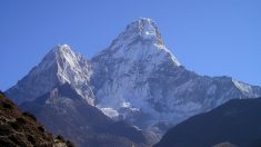 L’Everest est devenu « la plus haute poubelle du monde » – des tonnes de déchets sont laissées par les alpinistes chaque année