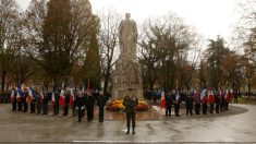Indre-et-Loire – Pour les cérémonies du 11 novembre, des collégiens nettoient le Monument aux morts