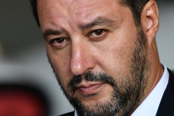 Italie: Les députés adoptent la loi anti-migrants souhaitée par Matteo Salvini. (Capture d’écran Twitter@seneffr) 