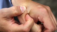 Pourquoi des milliers de Suédois se font implanter une puce dans la main?