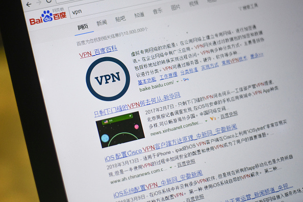 Les autorités chinoises avaient annoncé que tous les services VPN non reconnus seraient bloqués d'ici le 31 mars, ce qui signifie que les entreprises chinoises et étrangères doivent choisir parmi un nombre limité de VPN approuvés par l'Etat. / AFP PHOTO / FRED DUFOUR (Crédit photo à lire FRED DUFOUR/AFP/Getty Images)